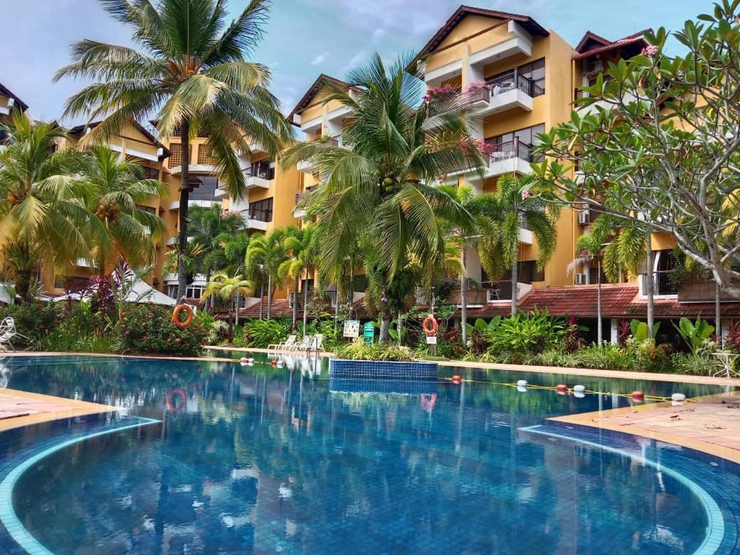 Tiara Labuan Hotel Exterior foto